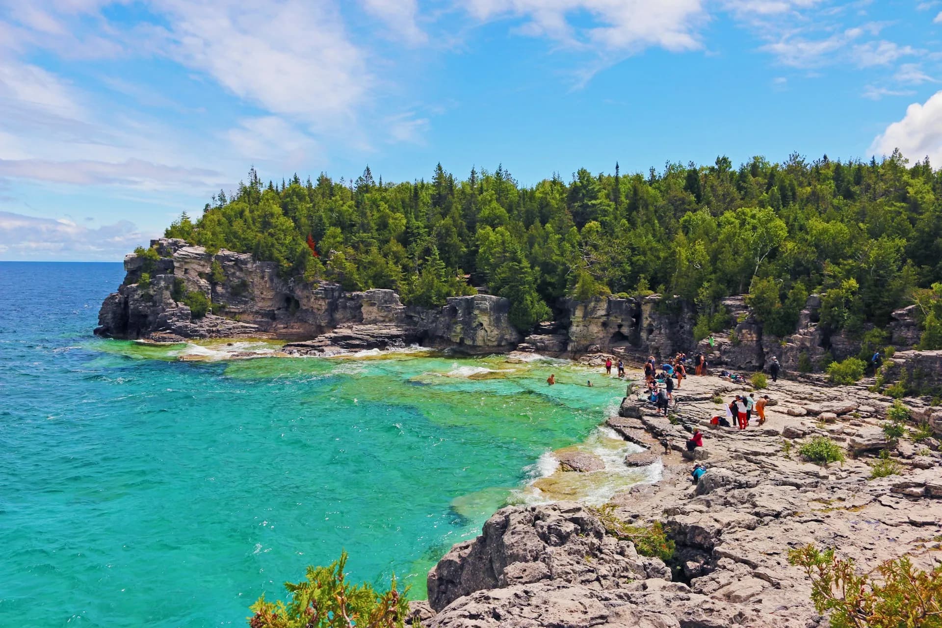 Turquoise water and limestone cliffs at Indian Head Cove, Bruce Peninsula National Park